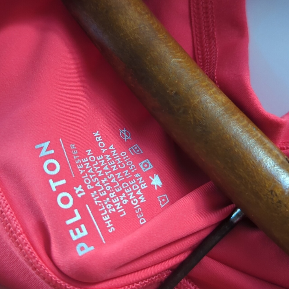 Peloton Coral and Black Athletic Jacket Zip Crop - Picture 7 of 7